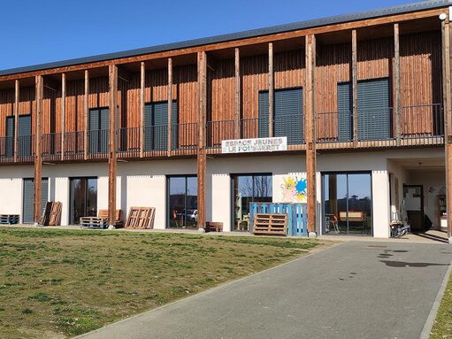 ESPACE JEUNES.jpg